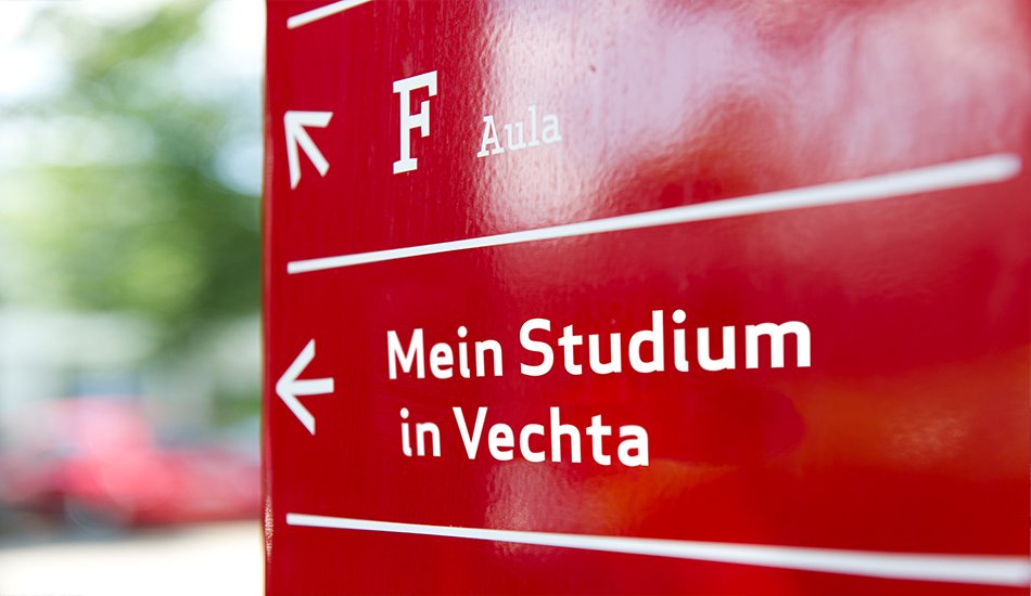 Mein Studium in Vechta (Meckel/Universität Vechta) Leitsäule mit Aufschrift "Mein Studium in Vechta"